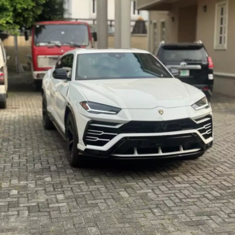 Lamborghini URUS   - 2019