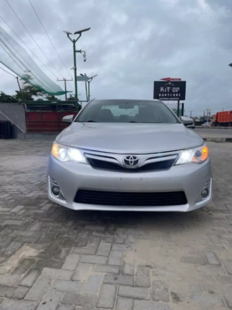 TOYOTA Camry - 2012