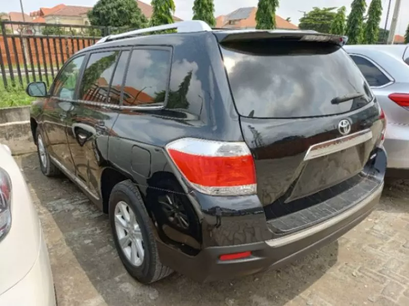 Toyota Highlander   - 2013