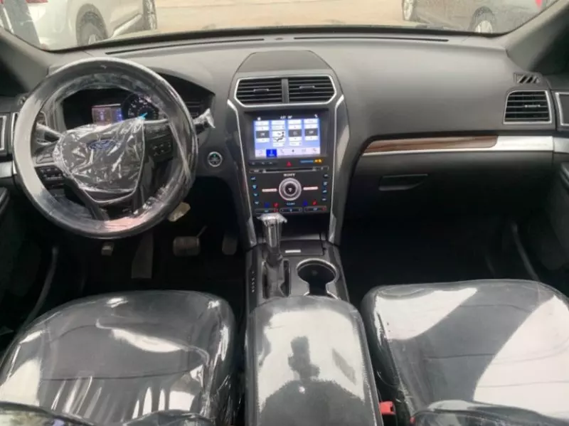 Ford Explorer   - 2017