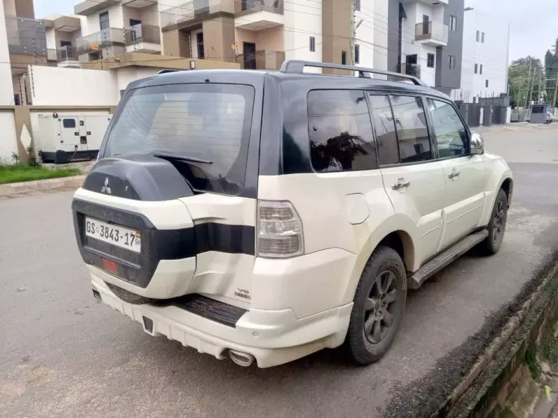 Mitsubishi Pajero   - 2016