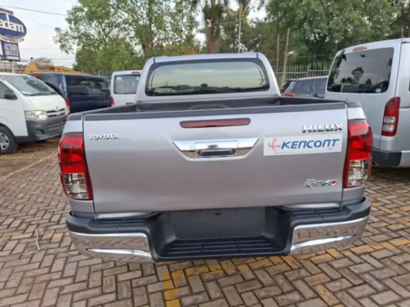 Toyota Hilux   - 2020