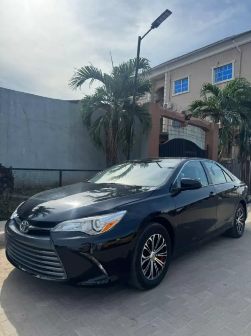 Toyota Camry   - 2016
