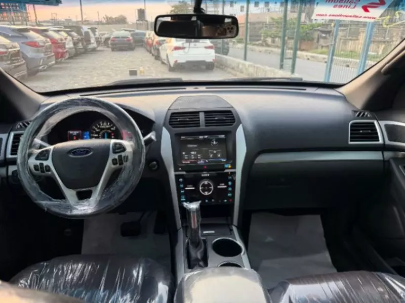 Ford Explorer   - 2014