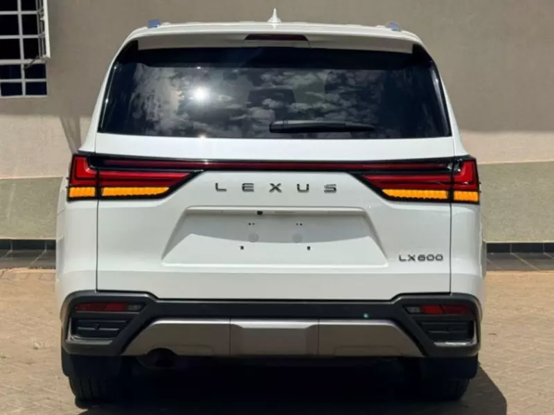 Lexus LX 600   - 2022