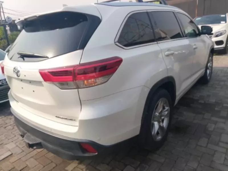 Toyota Highlander   - 2017