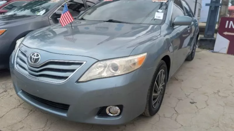 TOYOTA Camry   - 2010