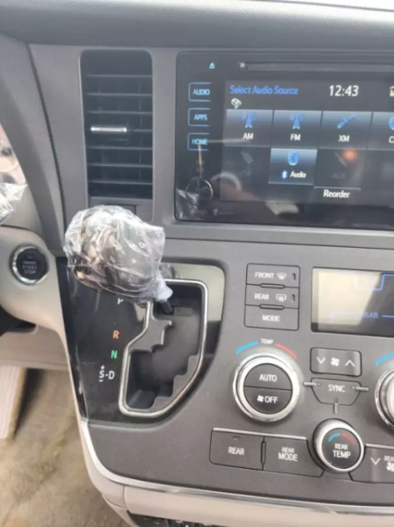 TOYOTA Sienna   - 2015