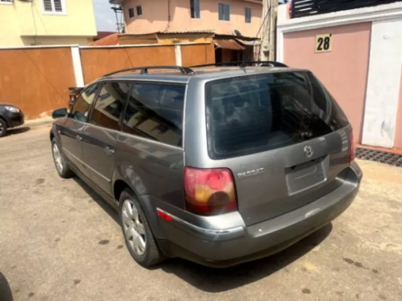 Volkswagen Passat   - 2004