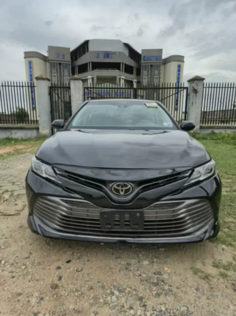 Toyota Camry   - 2018