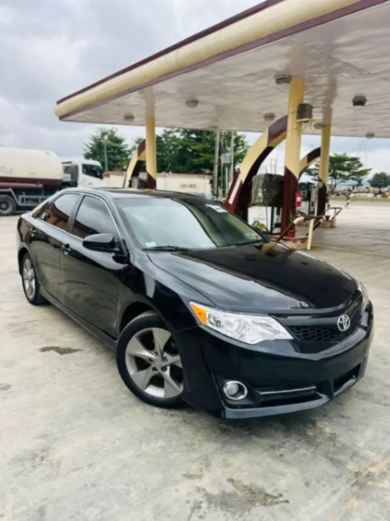 TOYOTA Camry   - 2012