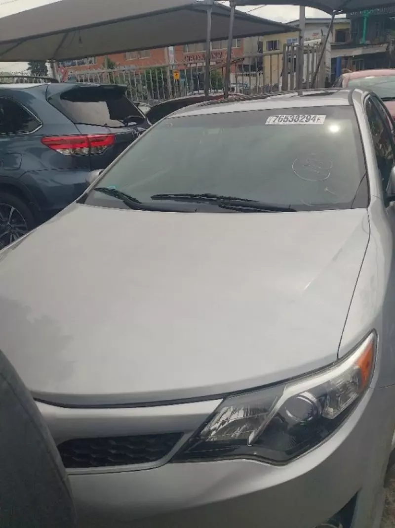 Toyota Camry   - 2012