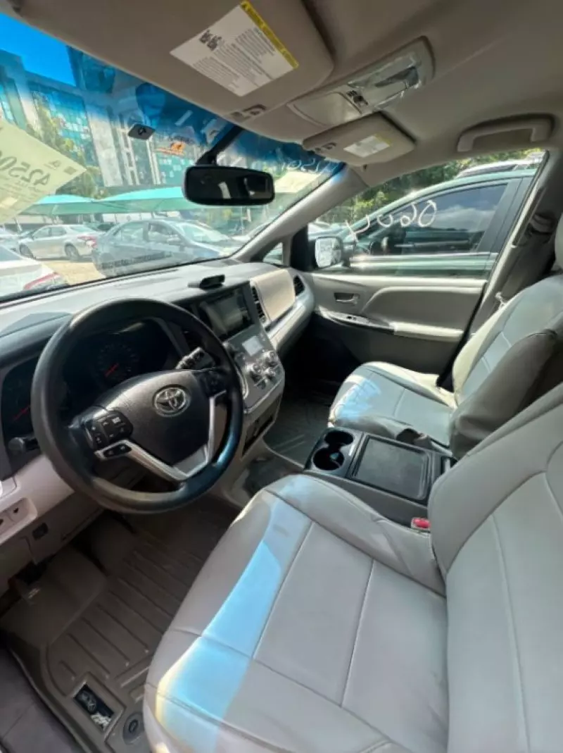 TOYOTA Sienna   - 2015