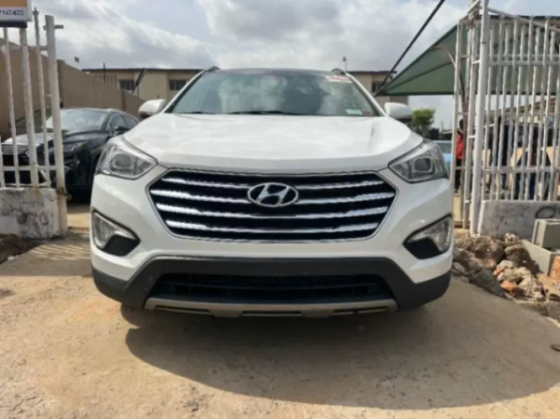 Hyundai Santa Fe   - 2015