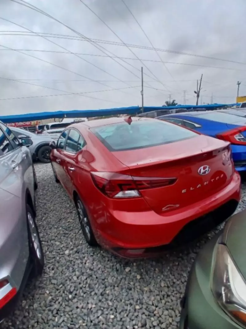 Hyundai Elantra   - 2019
