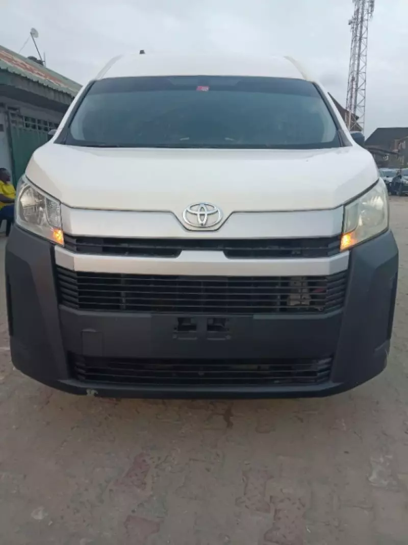 TOYOTA Hiace   - 2019