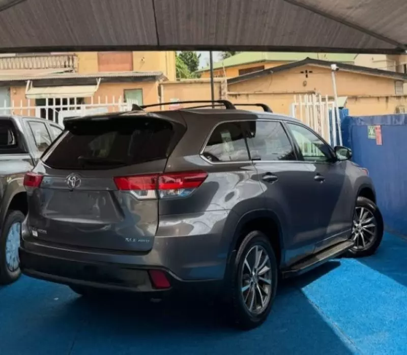 TOYOTA Highlander   - 2016