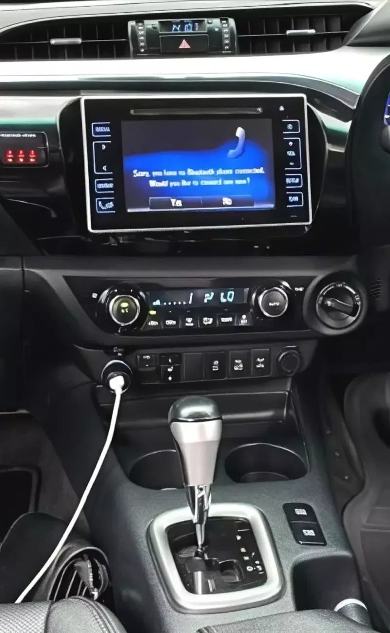 TOYOTA Hilux Revo    - 2016
