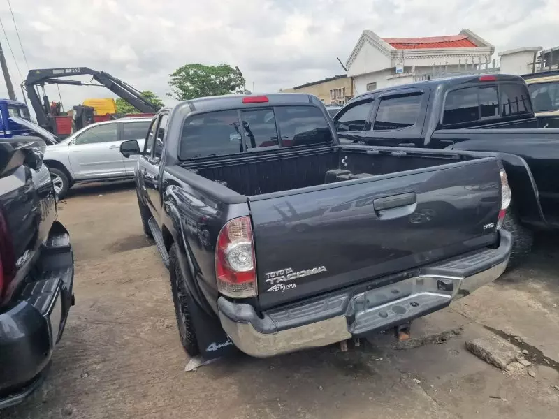 TOYOTA Tacoma   - 2015