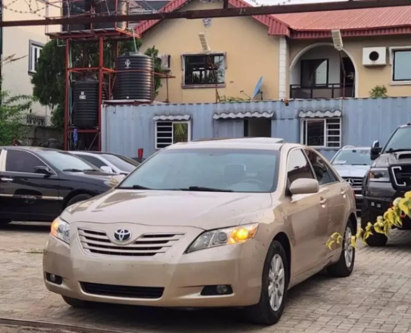 Toyota Camry   - 2009