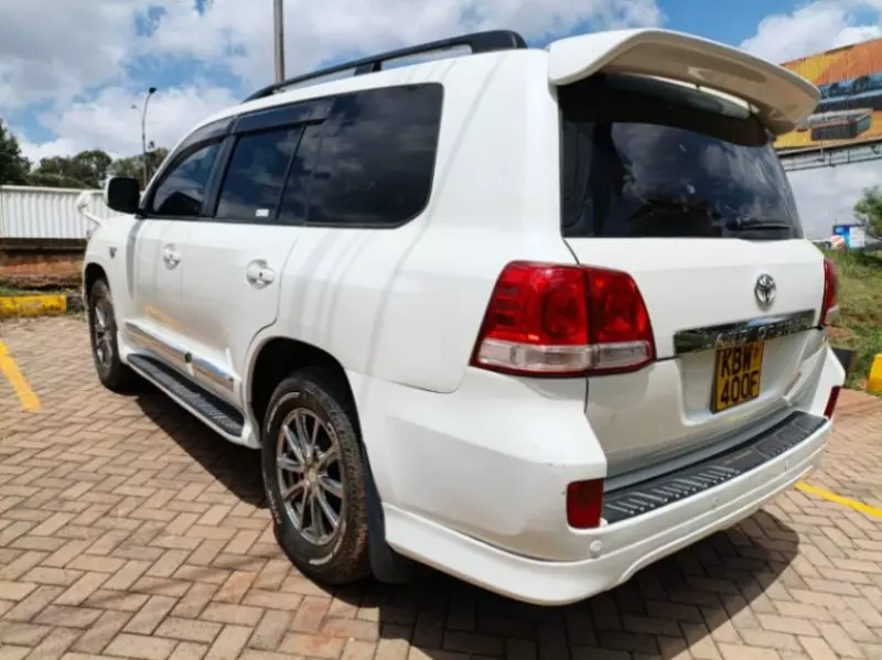 Toyota Landcruiser  V8   - 2011