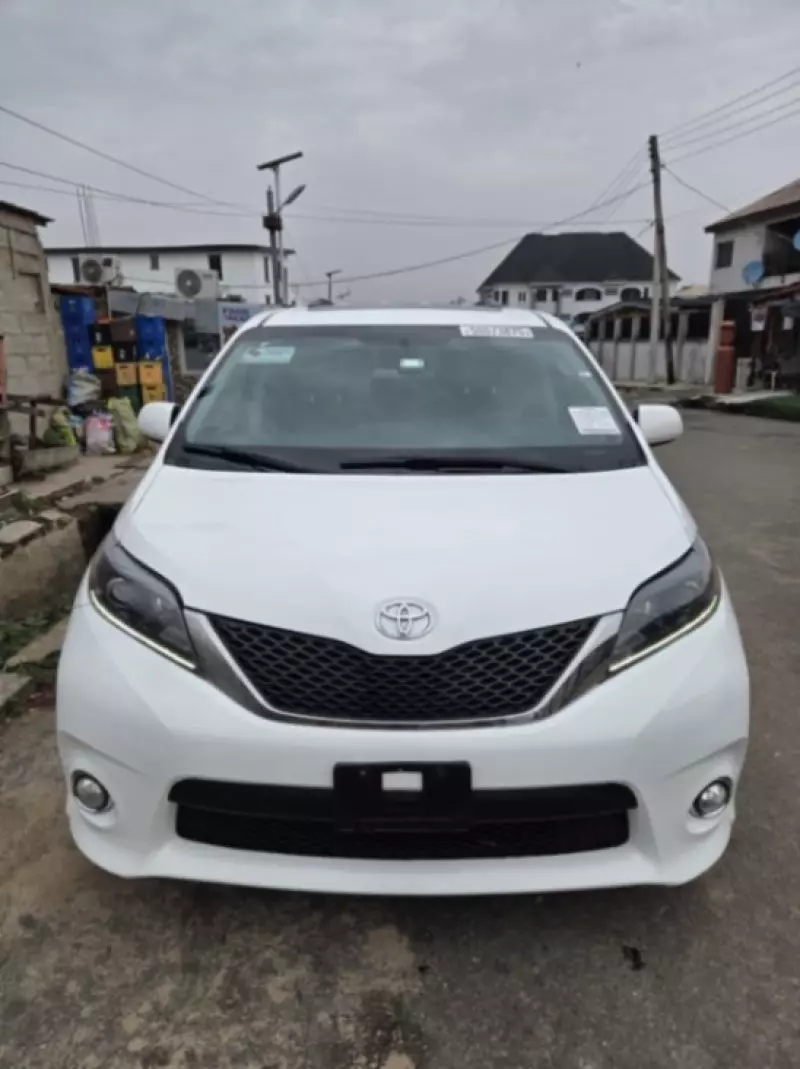 Toyota Sienna   - 2015