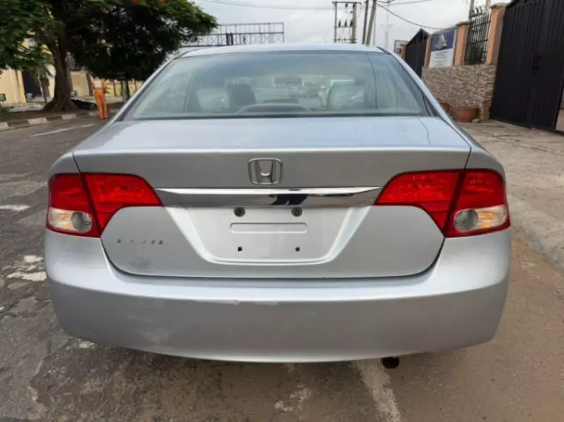 Honda Civic   - 2009