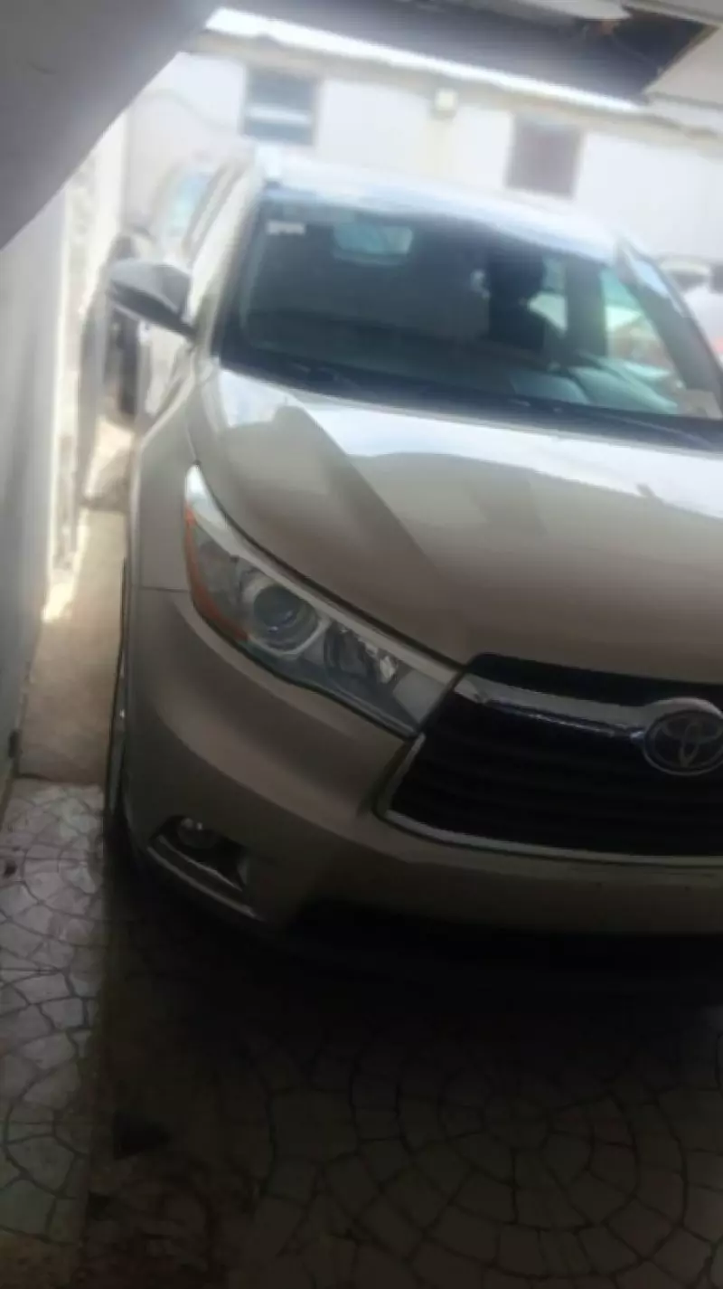Toyota Highlander   - 2014