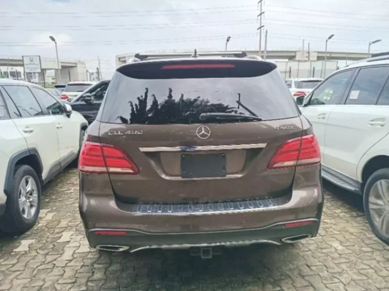 Mercedes-Benz GL 400   - 2025