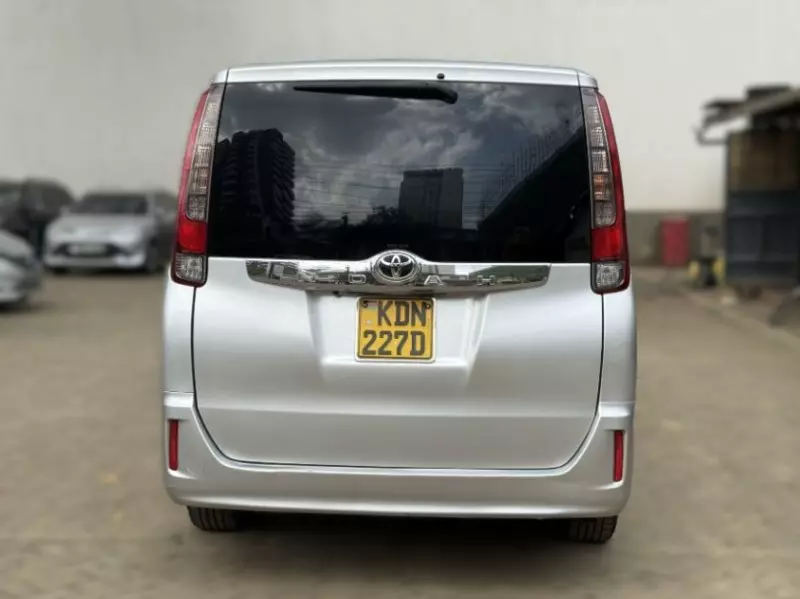 TOYOTA Noah   - 2016