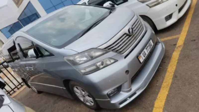 Toyota Vellfire    - 2010