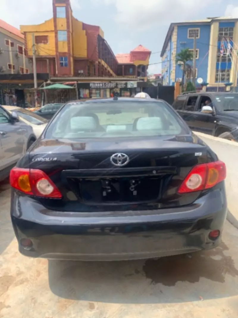 Toyota Corolla   - 2009