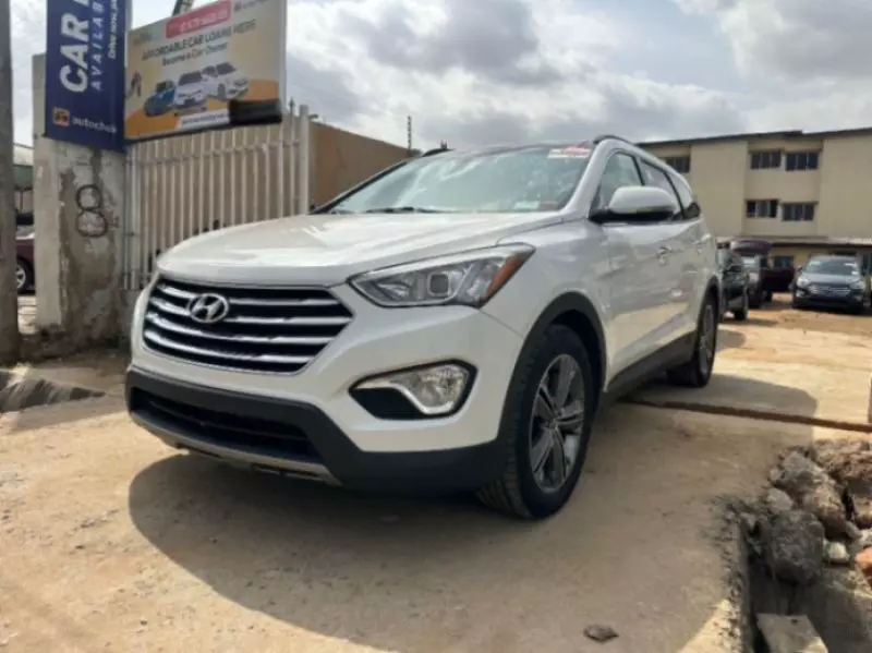 Hyundai Santa Fe   - 2015