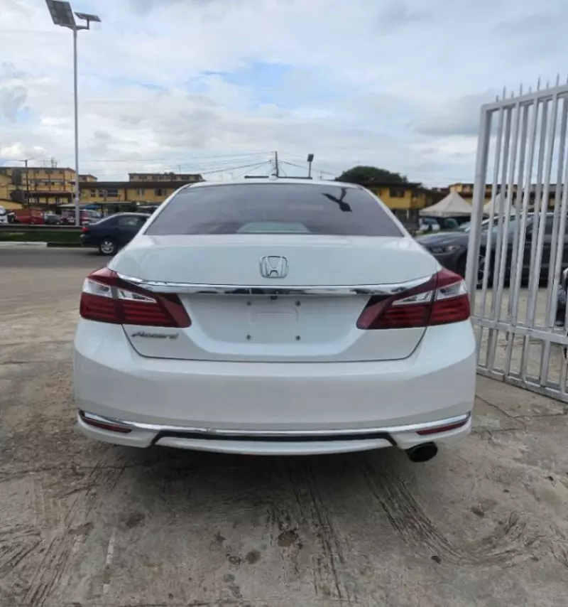Honda Accord   - 2017