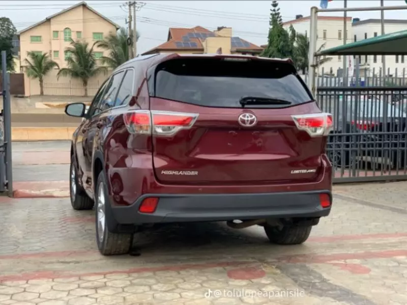Toyota Highlander   - 2016