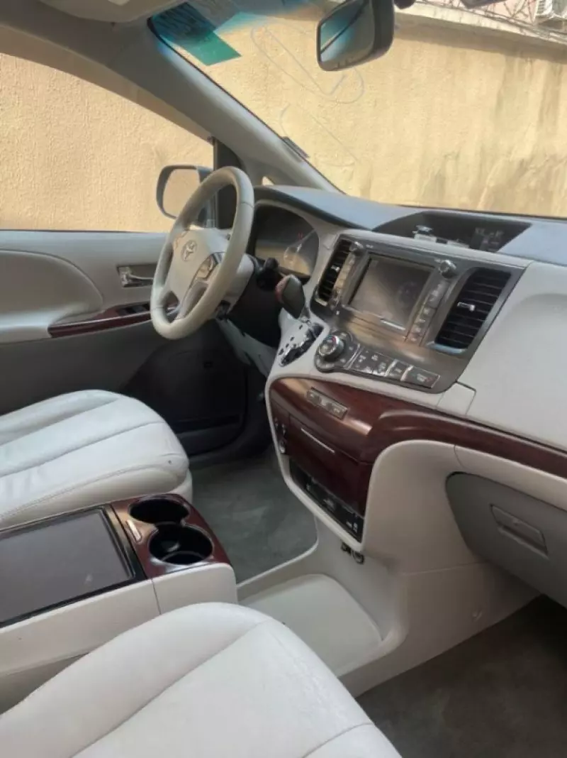 Toyota Sienna   - 2012