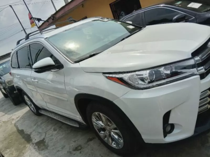 Toyota Highlander   - 2017