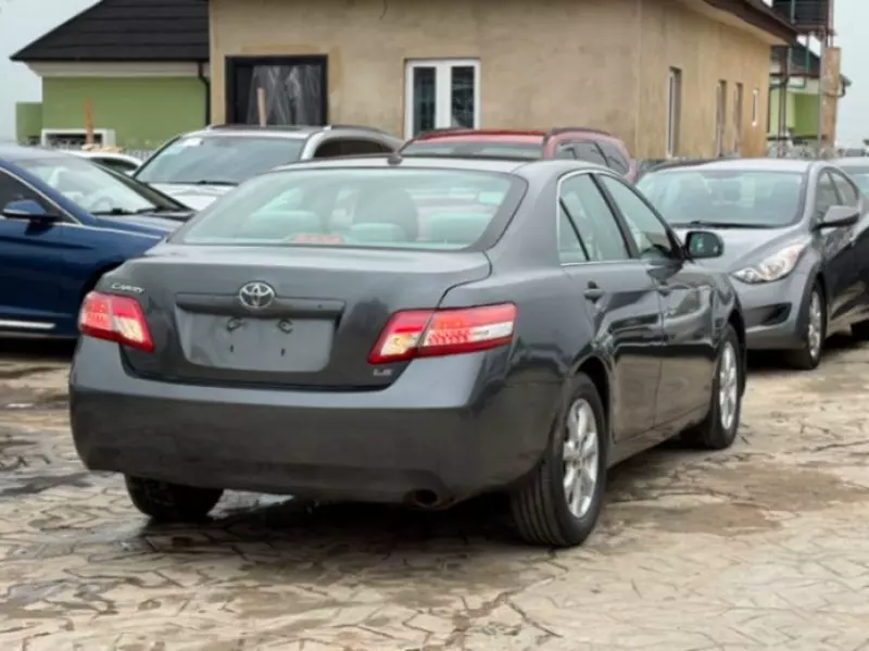 Toyota Camry   - 2011