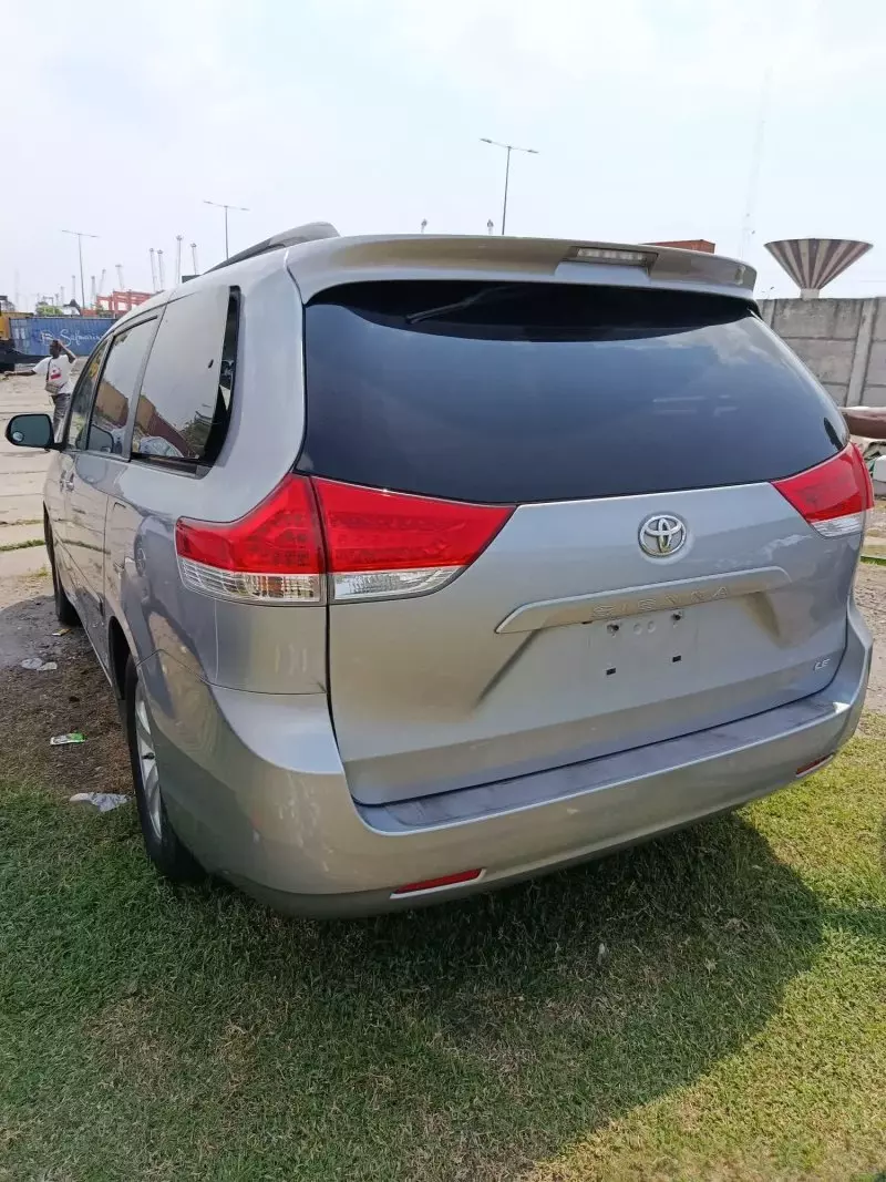 Toyota Sienna   - 2012
