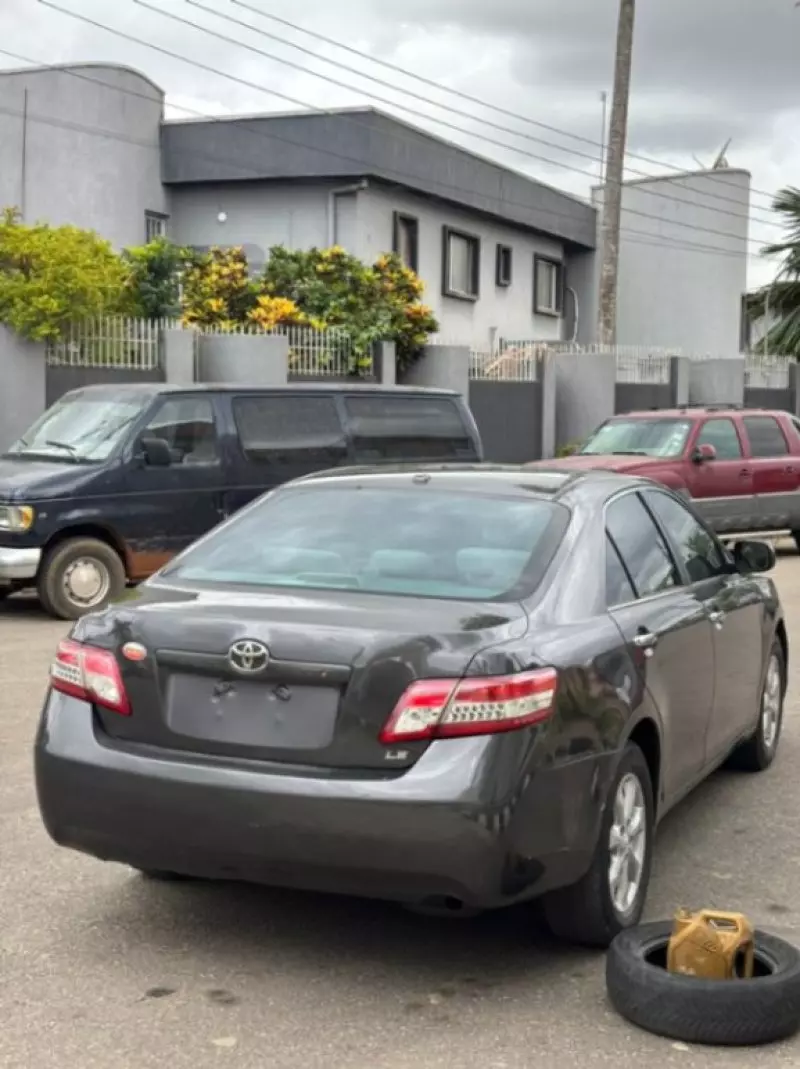 Toyota Camry   - 2010