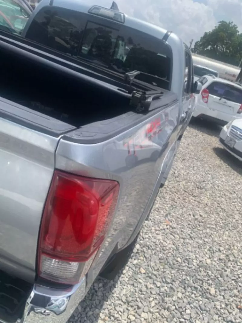 Toyota Tacoma   - 2017