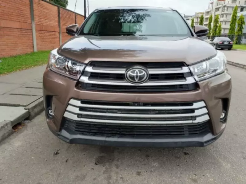 Toyota Highlander   - 2020