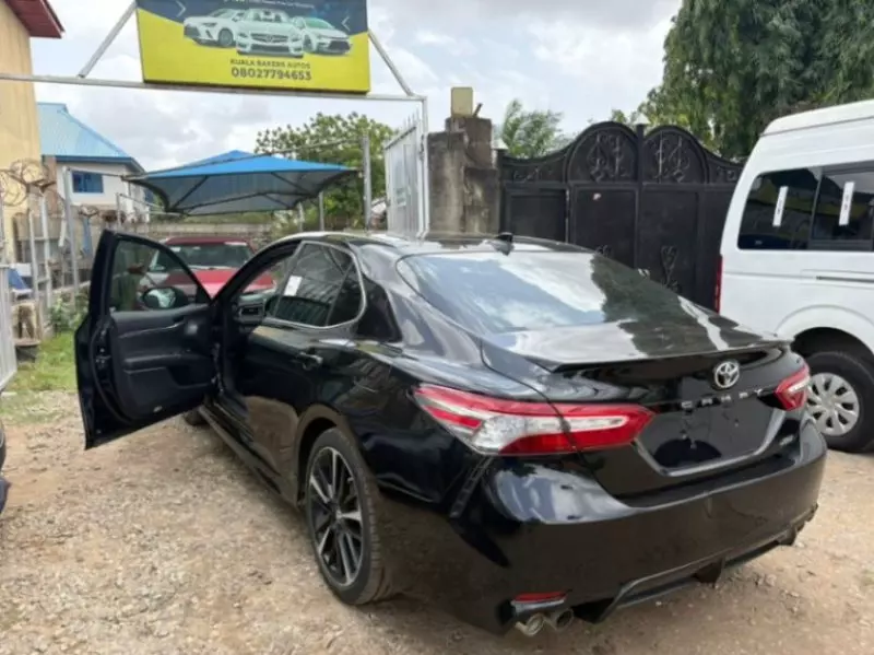 Toyota Camry - 2019