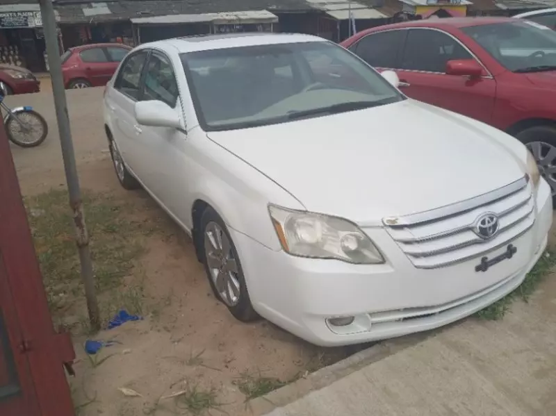 Toyota Avalon - 2005