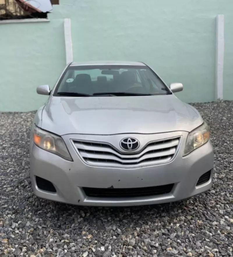 Toyota Camry   - 2011