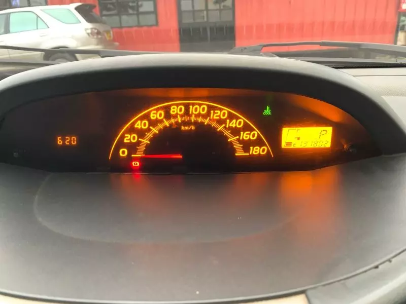 TOYOTA Vitz   - 2010