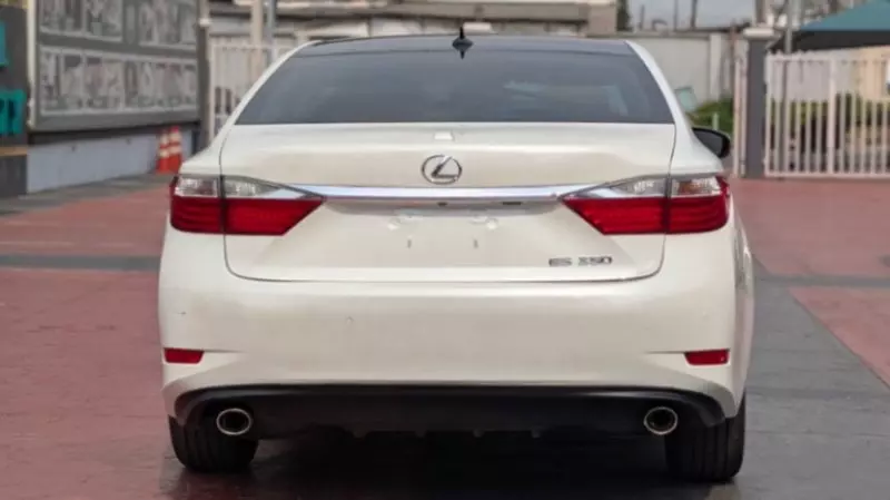 Lexus ES   - 2013
