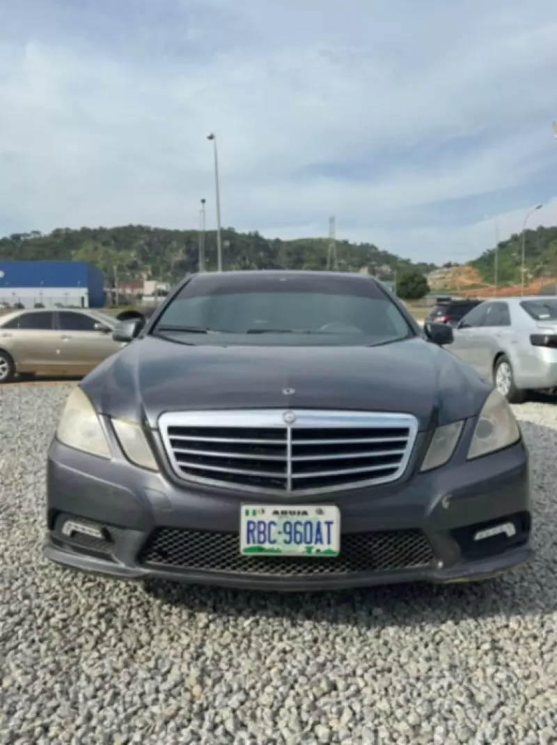 Mercedes-Benz E350   - 2011