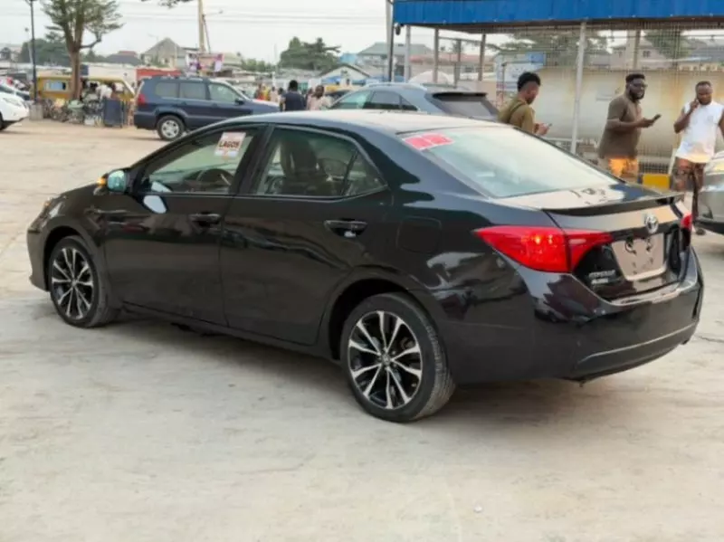 TOYOTA Corolla   - 2017