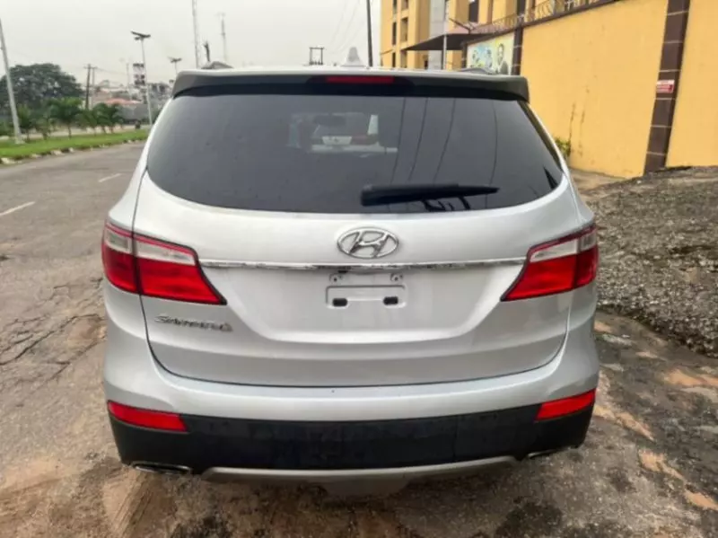 Hyundai Santa Fe   - 2016